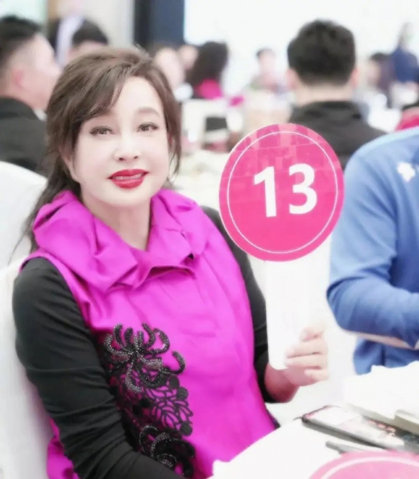 Ở tuổi U70 nhưng Lưu Hiểu Khánh lúc này như mới ngoài 40. Ở tuổi U70 nhưng Lưu Hiểu Khánh lúc này như mới ngoài 40.