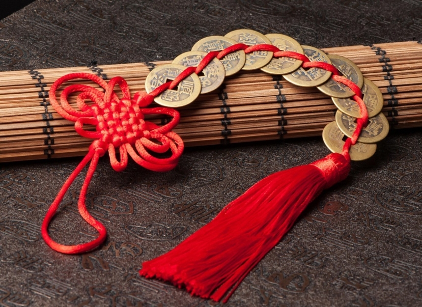 Đồng xu ngũ đế vừa làm tăng vượng khí cho gia đình, vừa có tác dụng trấn trạch, trừ tà. Ảnh minh họa: Internet Đồng xu ngũ đế vừa làm tăng vượng khí cho gia đình, vừa có tác dụng trấn trạch, trừ tà. Ảnh minh họa: Internet