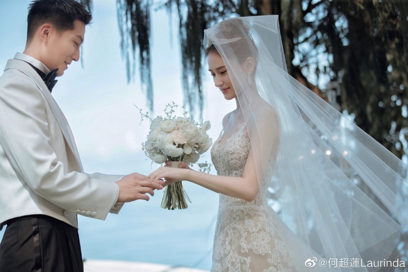 Ảnh cưới đẹp như cổ tích của Đậu Kiêu và Hà Siêu Liên. Ảnh cưới đẹp như cổ tích của Đậu Kiêu và Hà Siêu Liên.