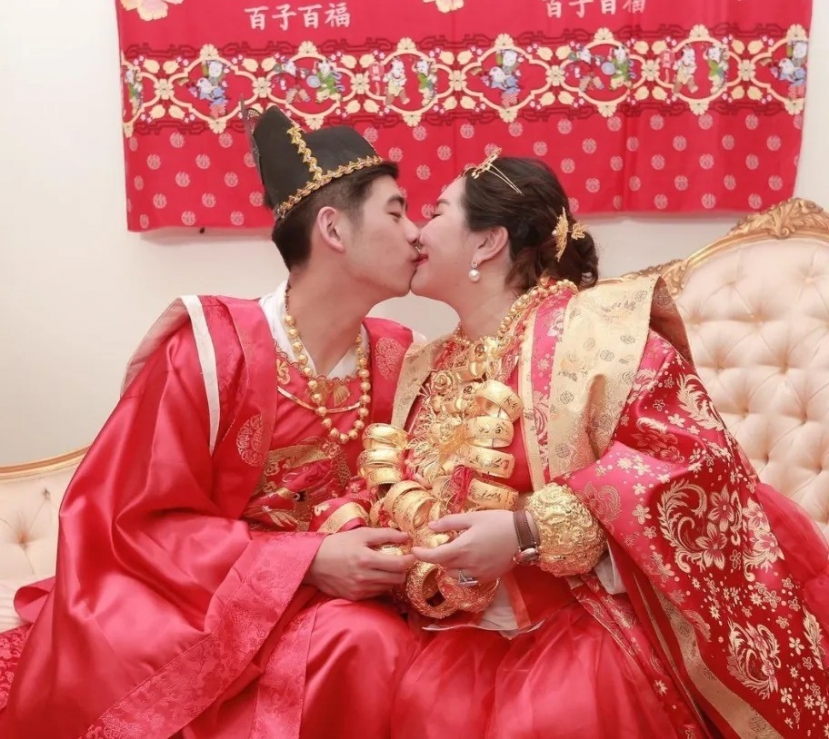 Hà Siêu Doanh trong ngày đại hôn. Hà Siêu Doanh trong ngày đại hôn.