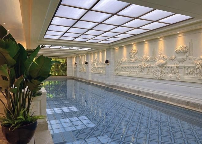 Chất lượng nước của bể bơi trong vắt và diện tích tương đương bể bơi trong phòng tập gym. Chất lượng nước của bể bơi trong vắt và diện tích tương đương bể bơi trong phòng tập gym.