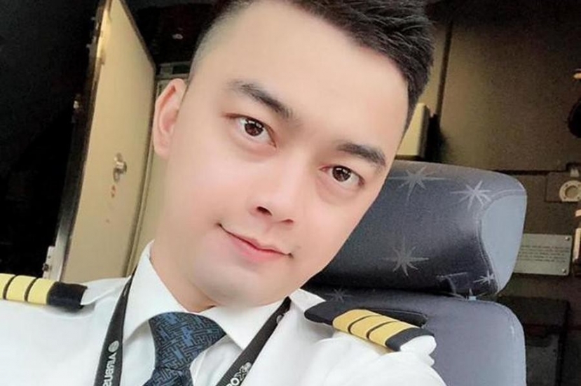 Sau khi trượt đại học, Hà Duy rẽ hướng sang làm tiếp viên hàng không, sau đó bén duyên với ngành phi công. Sau khi trượt đại học, Hà Duy rẽ hướng sang làm tiếp viên hàng không, sau đó bén duyên với ngành phi công.