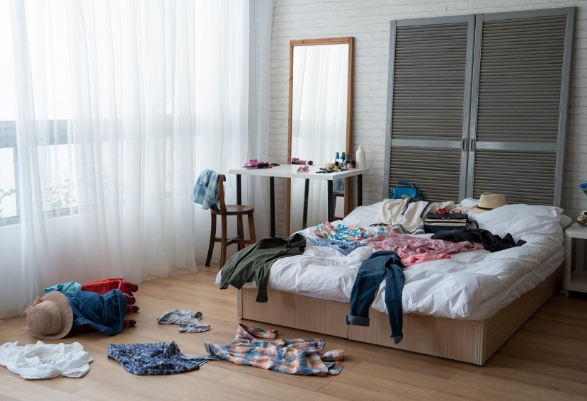 Để quần áo bẩn bừa bộn cuối giường ảnh hưởng đến sự nghiệp, vận may của gia chủ. Ảnh minh họa: Internet Để quần áo bẩn bừa bộn cuối giường ảnh hưởng đến sự nghiệp, vận may của gia chủ. Ảnh minh họa: Internet