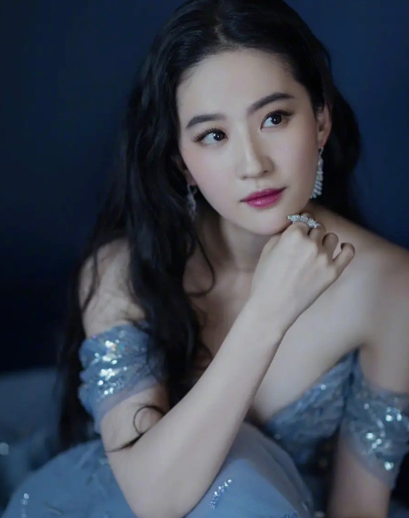 Lưu Diệc Phi được mệnh danh 'thần tiên tỷ tỷ' của Cbiz. Lưu Diệc Phi được mệnh danh 'thần tiên tỷ tỷ' của Cbiz.