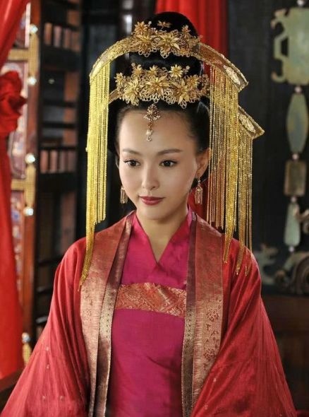 Nhan sắc ngọt ngào của Đường Yên bị vầng trán phong ấn. Nhan sắc ngọt ngào của Đường Yên bị vầng trán phong ấn.