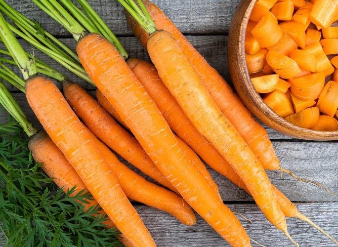 Cà rốt là một thực phẩm chứa nhiều vitamin và muối khoáng, đặc biệt là vitamin C và caroten là chất tiền vitamin A rất tốt cho mắt. Ảnh minh họa: Internet Cà rốt là một thực phẩm chứa nhiều vitamin và muối khoáng, đặc biệt là vitamin C và caroten là chất tiền vitamin A rất tốt cho mắt. Ảnh minh họa: Internet