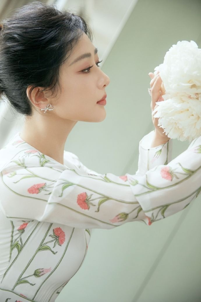 Dương Tử khoe ảnh mình hạc xương mai, Cnet cười nghiêng ngả vì sự thật đằng sau - Ảnh 1 Dương Tử khoe ảnh mình hạc xương mai, Cnet cười nghiêng ngả vì sự thật đằng sau - Ảnh 1