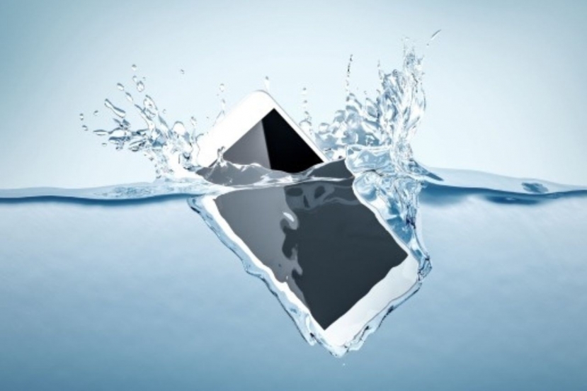 Dù điện thoại iPhone đời mới có tính năng chống nước nhưng một khi gặp nước thì loa vẫn chịu thiệt hại. Ảnh minh họa: Internet Dù điện thoại iPhone đời mới có tính năng chống nước nhưng một khi gặp nước thì loa vẫn chịu thiệt hại. Ảnh minh họa: Internet