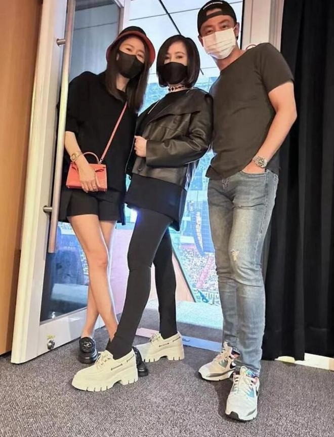 Hai vợ chồng Hoắc Kiến Hoa, Lâm Tâm Như đi xem concert. Hai vợ chồng Hoắc Kiến Hoa, Lâm Tâm Như đi xem concert.