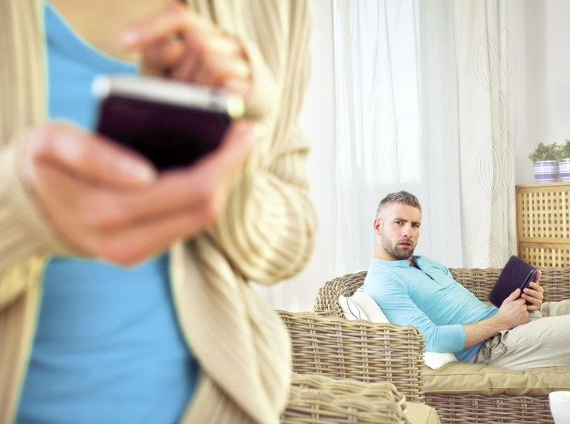 Điện thoại là công cụ có thể tố cáo phụ nữ hoặc đàn ông ngoại tình. Ảnh minh họa: Internet Điện thoại là công cụ có thể tố cáo phụ nữ hoặc đàn ông ngoại tình. Ảnh minh họa: Internet