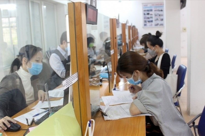Trong luật hiện hành, người lao động không thể nhận lương hưu và trợ cấp thất nghiệp cùng lúc. Ảnh minh họa: Internet Trong luật hiện hành, người lao động không thể nhận lương hưu và trợ cấp thất nghiệp cùng lúc. Ảnh minh họa: Internet