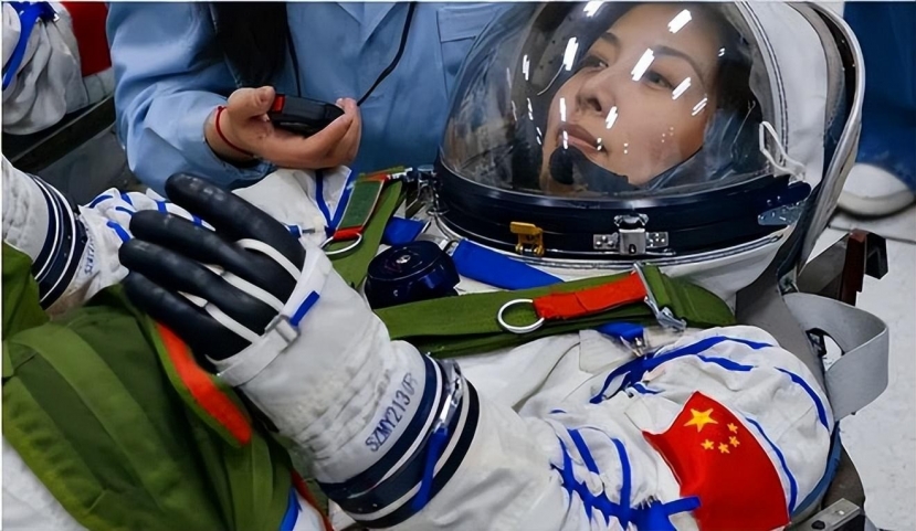 Con gái người trồng anh đào trở thành nữ phi hành gia đầu tiên đi bộ trong không gian - Ảnh 7 Con gái người trồng anh đào trở thành nữ phi hành gia đầu tiên đi bộ trong không gian - Ảnh 7