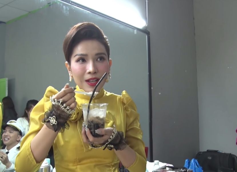 Khả Như 'ê mặt' khi bị Trường Giang tố thường xuyên 'ăn chùa' - Ảnh 1 Khả Như 'ê mặt' khi bị Trường Giang tố thường xuyên 'ăn chùa' - Ảnh 1