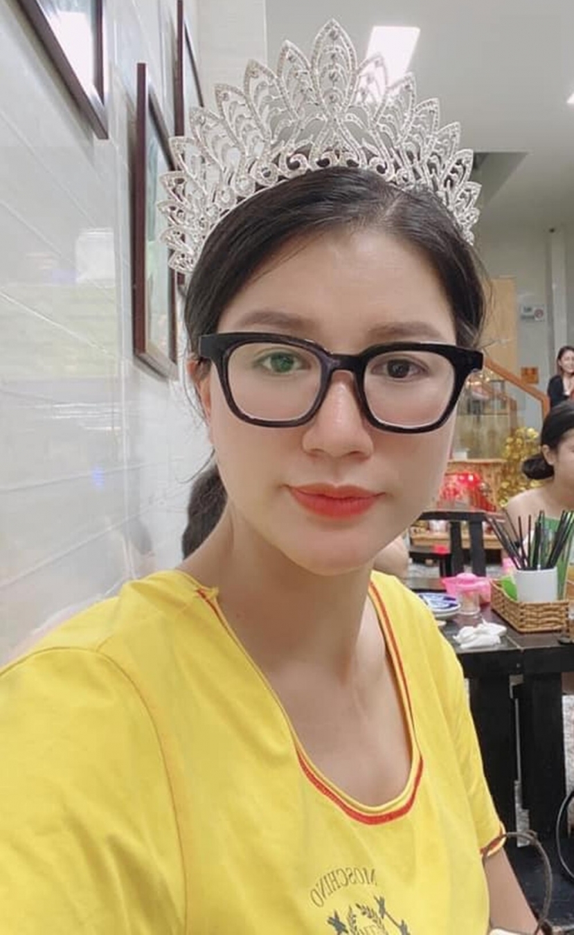 Trang Trần nổi tiếng là 'thánh chửi' trên mạng xã hội Trang Trần nổi tiếng là 'thánh chửi' trên mạng xã hội