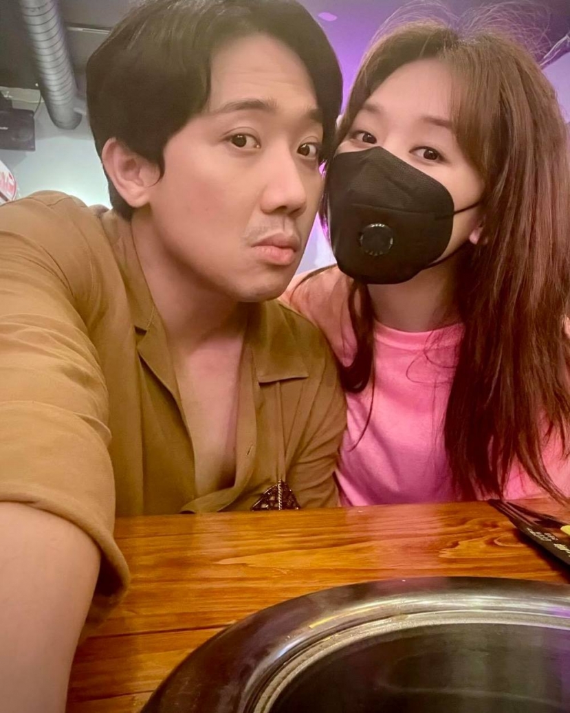 Trấn Thành đăng ảnh selfie nhưng dân tình chỉ 'dán mắt' vào chiếc đồng hồ tiền tỷ - Ảnh 1 Trấn Thành đăng ảnh selfie nhưng dân tình chỉ 'dán mắt' vào chiếc đồng hồ tiền tỷ - Ảnh 1