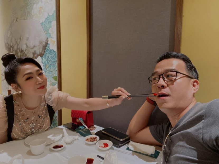 Cuộc sống hôn nhân của 'Vua cá Koi' và Hà Thanh Xuân hiện ra sao? - Ảnh 1 Cuộc sống hôn nhân của 'Vua cá Koi' và Hà Thanh Xuân hiện ra sao? - Ảnh 1