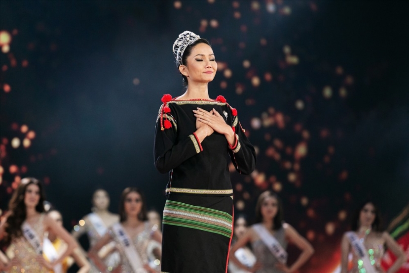 H'Hen Niê lên tiếng thanh minh sau khi phát ngôn cũ bị đào lại. Ảnh: Facebook H'Hen Niê lên tiếng thanh minh sau khi phát ngôn cũ bị đào lại. Ảnh: Facebook