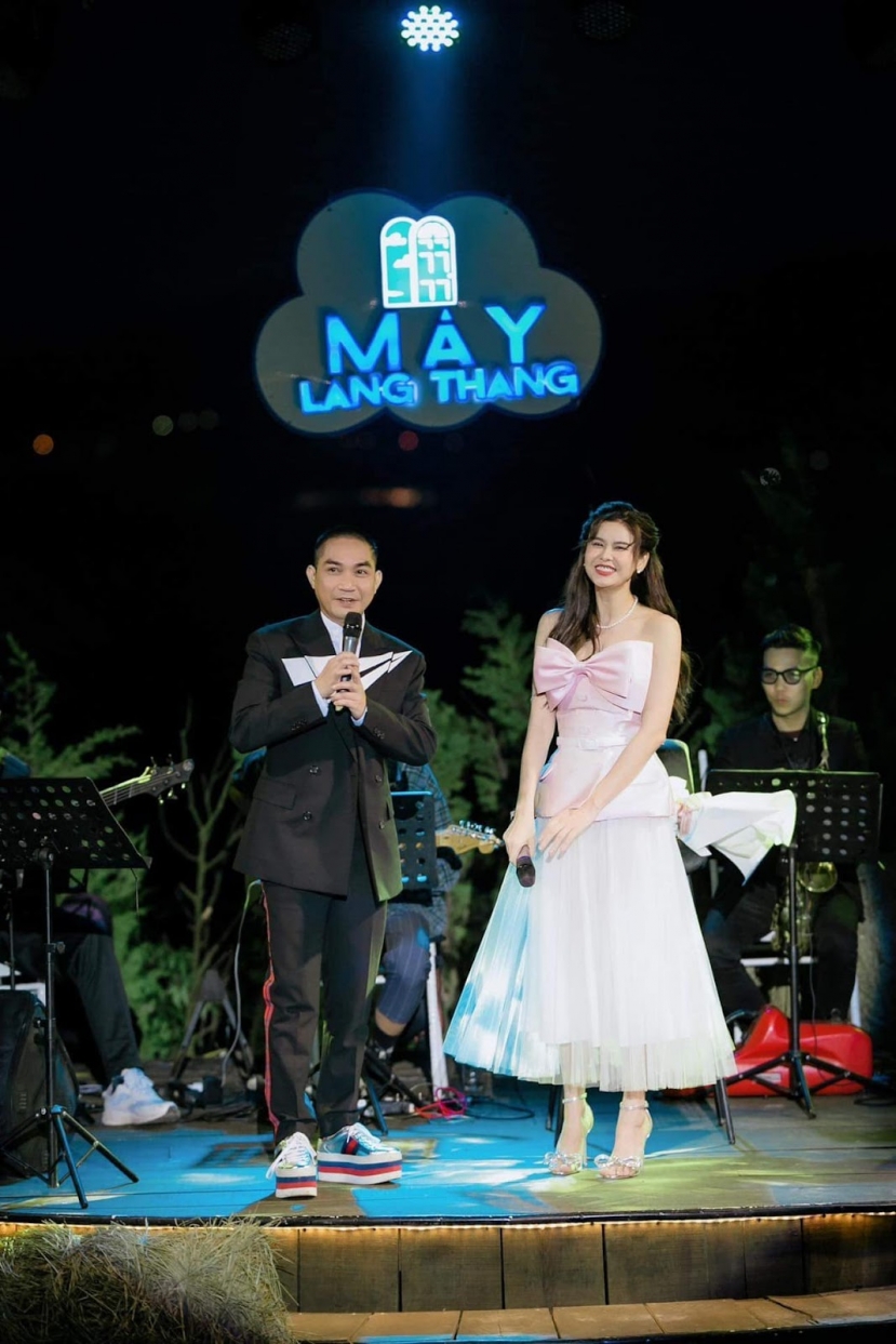 Trương Quỳnh Anh xuất hiện trong buổi biểu diễn ca nhạc mới đây. Ảnh: Facebook Trương Quỳnh Anh xuất hiện trong buổi biểu diễn ca nhạc mới đây. Ảnh: Facebook