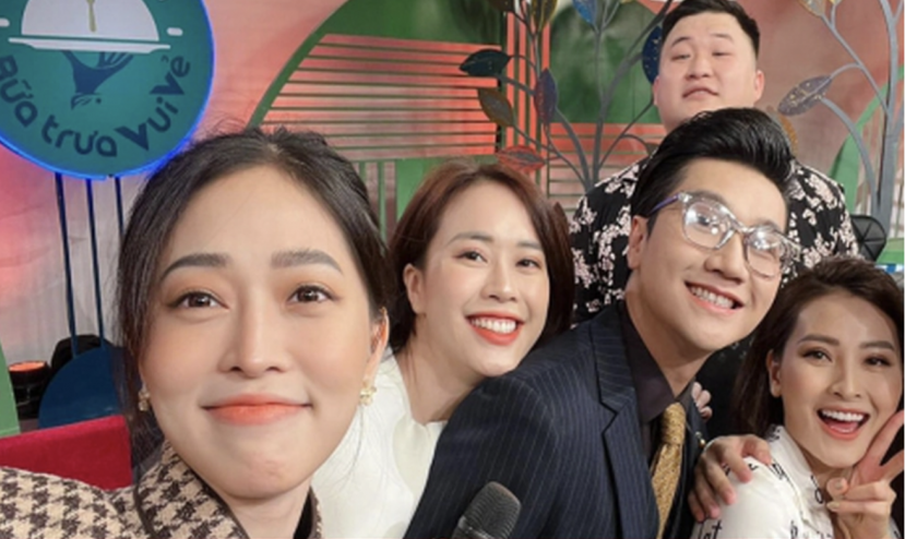 Dàn MC và BTV ngậm ngùi nói lời chia tay VTV6 sau 15 năm gắn bó - Ảnh 1 Dàn MC và BTV ngậm ngùi nói lời chia tay VTV6 sau 15 năm gắn bó - Ảnh 1