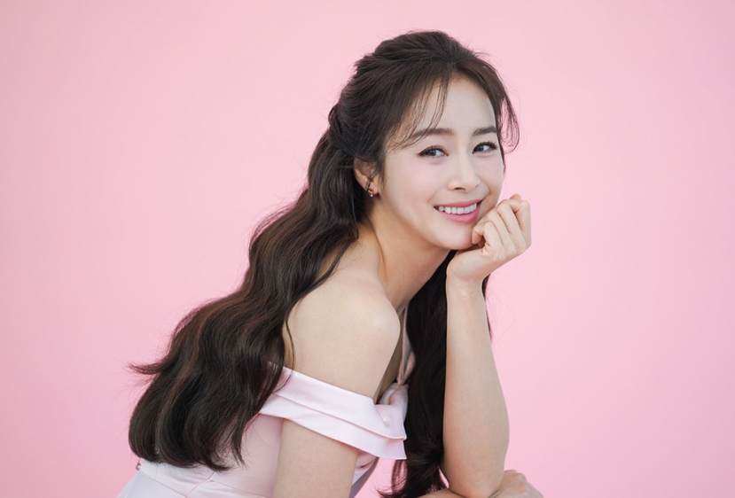 Kim Tae Hee hiện có cuộc sống viên mãn bên ông xã Bi Rain. Ảnh: Internet Kim Tae Hee hiện có cuộc sống viên mãn bên ông xã Bi Rain. Ảnh: Internet