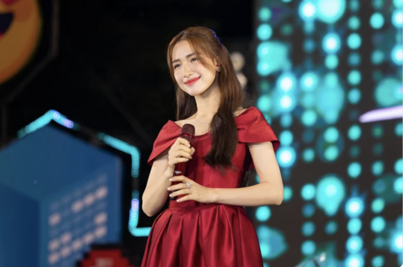 Hành động của Hoà Minzy nhận được nhiều lời khen của dân tình. Ảnh: Internet Hành động của Hoà Minzy nhận được nhiều lời khen của dân tình. Ảnh: Internet