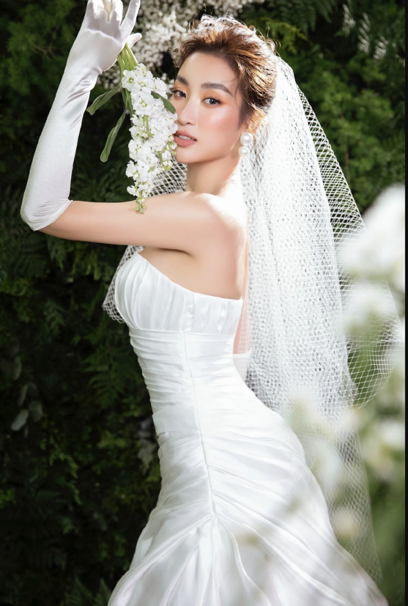Đỗ Mỹ Linh xinh đẹp và lộng lẫy trong loạt ảnh cưới được hé lộ. Ảnh: Facebook Đỗ Mỹ Linh xinh đẹp và lộng lẫy trong loạt ảnh cưới được hé lộ. Ảnh: Facebook