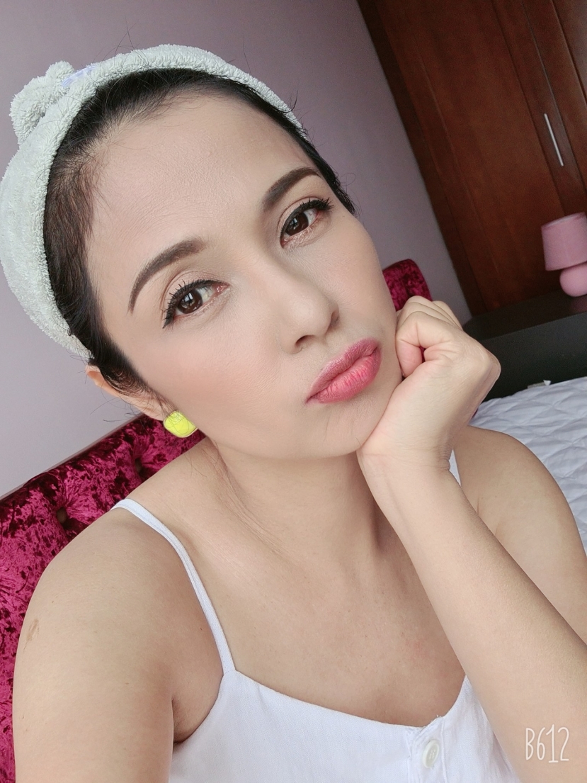 Khoe nhan sắc thời 'chưa nếm mùi cay đắng', Việt Trinh nhận 'cơn mưa lời khen' của CĐM - Ảnh 3 Khoe nhan sắc thời 'chưa nếm mùi cay đắng', Việt Trinh nhận 'cơn mưa lời khen' của CĐM - Ảnh 3