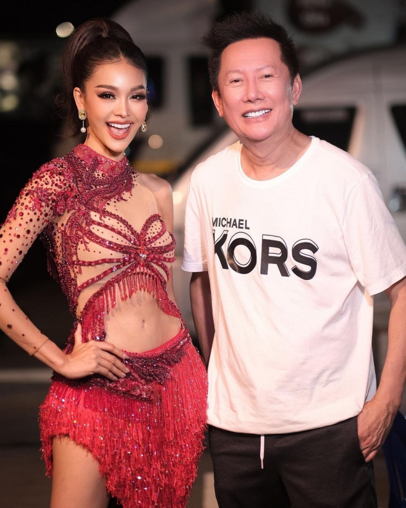 Ông Nawat vô cùng ưu ái cho 'gà cưng' của mình. Ảnh: Internet Ông Nawat vô cùng ưu ái cho 'gà cưng' của mình. Ảnh: Internet