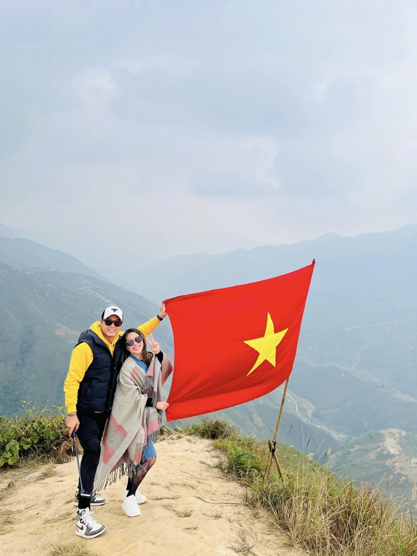 Hồng Đăng chúc mừng sinh nhật vợ, loạt ảnh nắm tay cực tình lộ hôn nhân hạnh phúc sau ồn ào - Ảnh 7 Hồng Đăng chúc mừng sinh nhật vợ, loạt ảnh nắm tay cực tình lộ hôn nhân hạnh phúc sau ồn ào - Ảnh 7