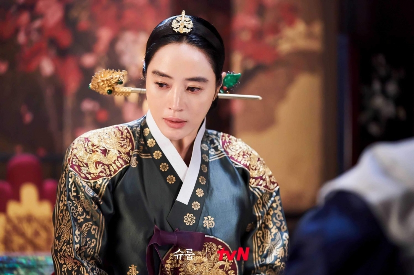 'Trung điện' Kim Hye Soo gây sốt với nhan sắc cực trẻ trung ở tuổi 52 - Ảnh 2 'Trung điện' Kim Hye Soo gây sốt với nhan sắc cực trẻ trung ở tuổi 52 - Ảnh 2