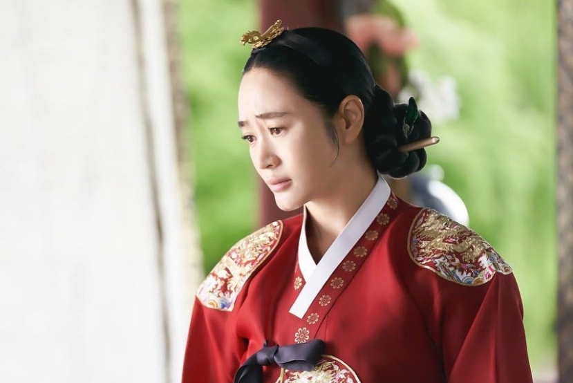 Kim Hye Soo với tạo hình trong phim Dưới bóng trung điện. Ảnh: Internet Kim Hye Soo với tạo hình trong phim Dưới bóng trung điện. Ảnh: Internet