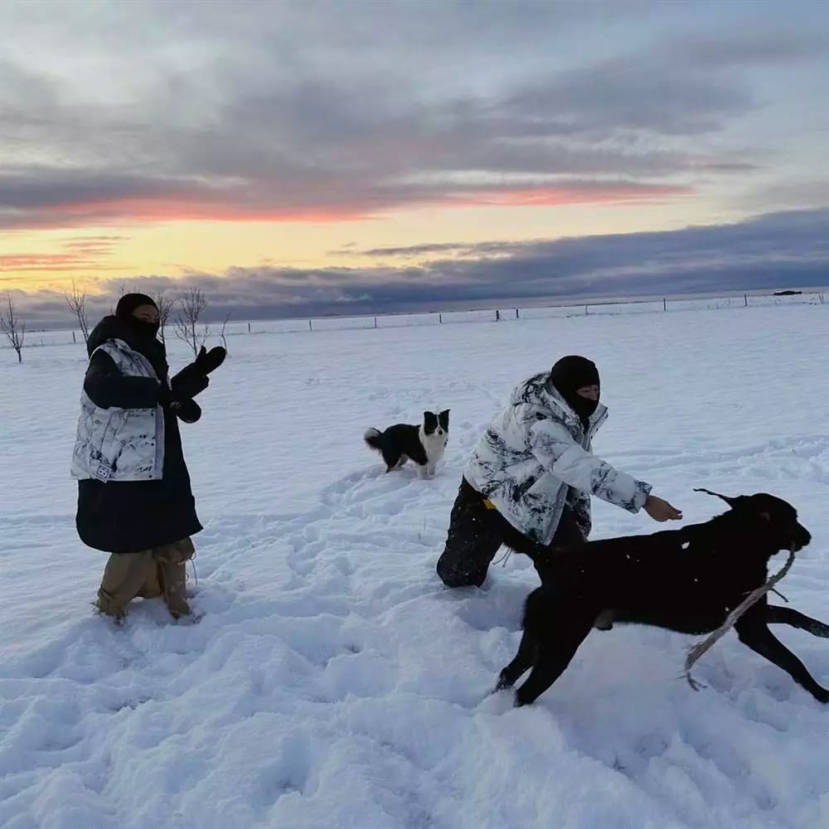 Châu Bùi và Binz gián tiếp công khai chuyện hẹn hò khi check in cùng nhau ở Iceland. Ảnh: Facebook Châu Bùi và Binz gián tiếp công khai chuyện hẹn hò khi check in cùng nhau ở Iceland. Ảnh: Facebook