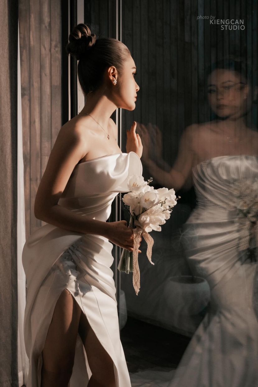 'Nữ đại gia quận 7' Đoàn Di Băng gây choáng ngợp với 'lễ kỷ niệm thiếc', khoe nhan sắc cực phẩm - Ảnh 5 'Nữ đại gia quận 7' Đoàn Di Băng gây choáng ngợp với 'lễ kỷ niệm thiếc', khoe nhan sắc cực phẩm - Ảnh 5