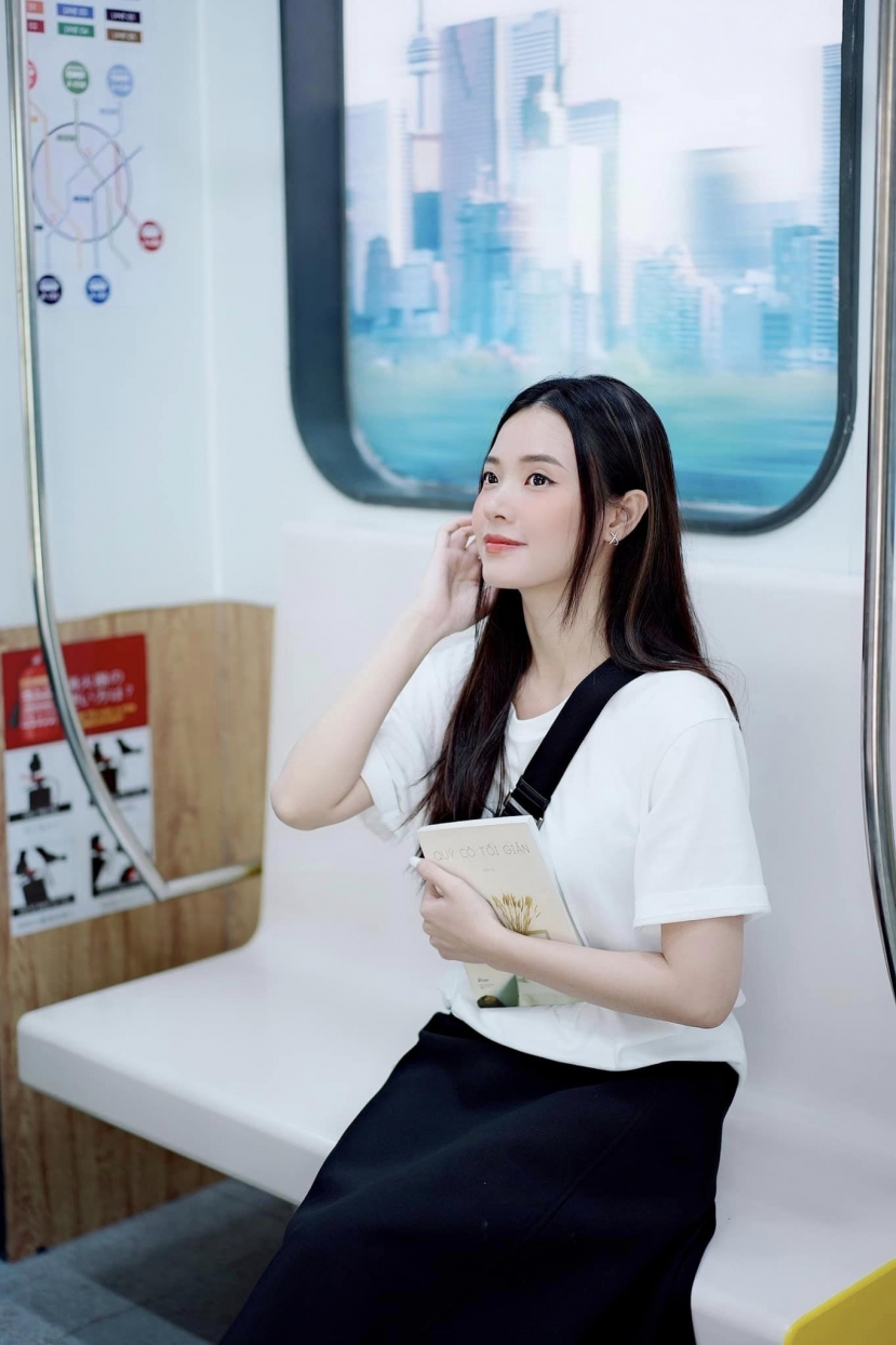 Midu khiến dân tình 'rớt hố u mê' khi xả loạt ảnh khoe nhan sắc trong veo, nói một câu khiến ai cũng gật gù - Ảnh 2 Midu khiến dân tình 'rớt hố u mê' khi xả loạt ảnh khoe nhan sắc trong veo, nói một câu khiến ai cũng gật gù - Ảnh 2