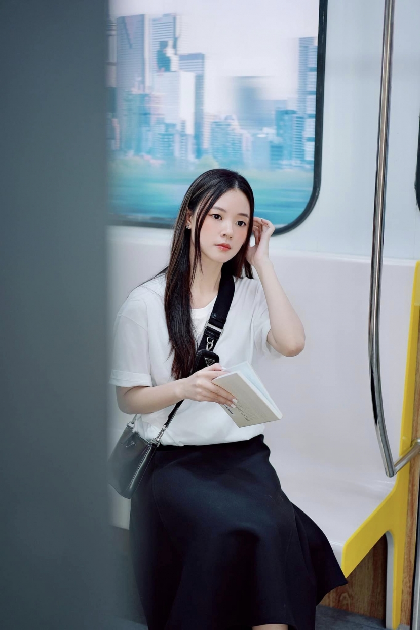 Midu khiến dân tình 'rớt hố u mê' khi xả loạt ảnh khoe nhan sắc trong veo, nói một câu khiến ai cũng gật gù - Ảnh 3 Midu khiến dân tình 'rớt hố u mê' khi xả loạt ảnh khoe nhan sắc trong veo, nói một câu khiến ai cũng gật gù - Ảnh 3