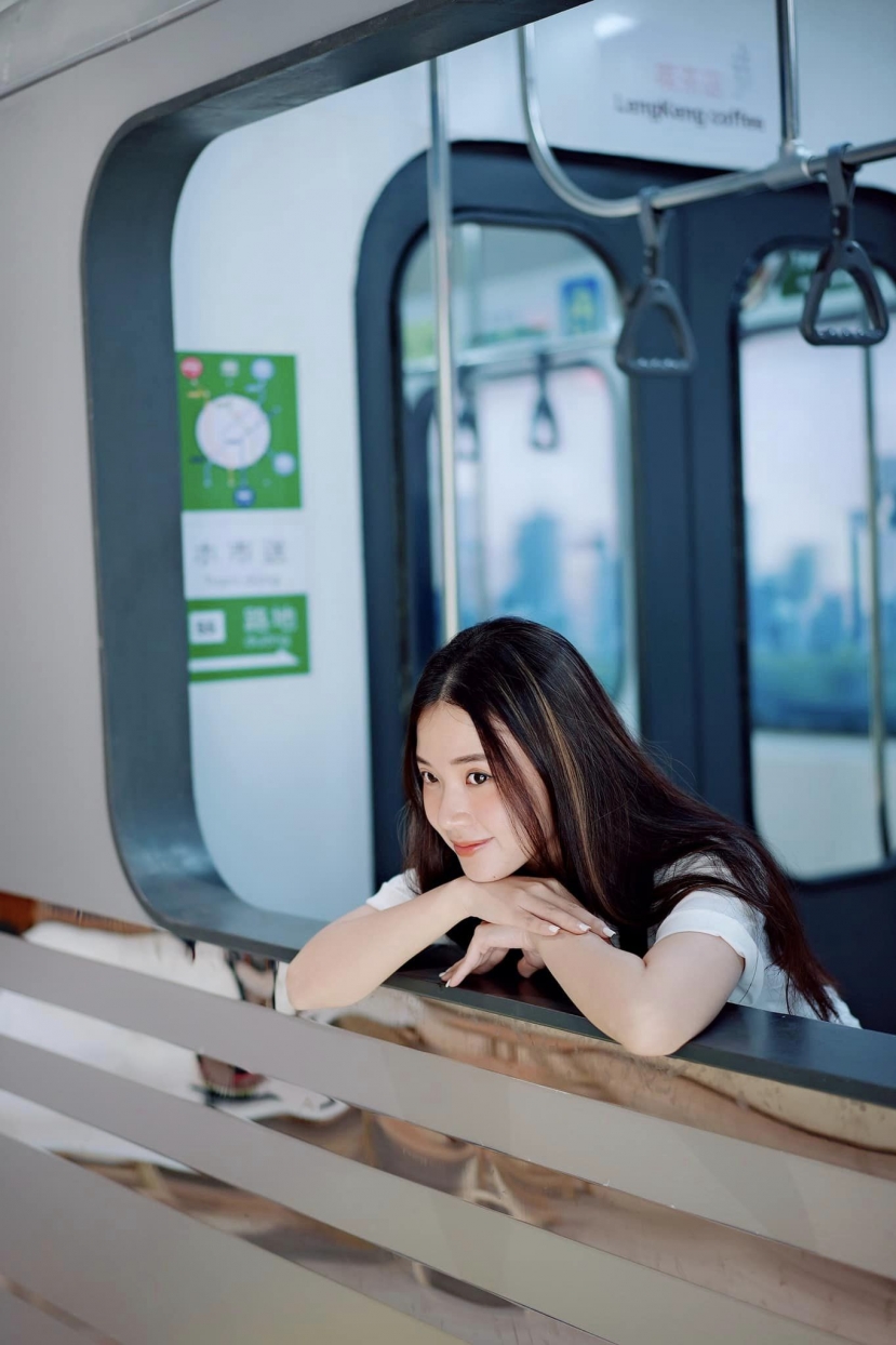 Midu khiến dân tình 'rớt hố u mê' khi xả loạt ảnh khoe nhan sắc trong veo, nói một câu khiến ai cũng gật gù - Ảnh 5 Midu khiến dân tình 'rớt hố u mê' khi xả loạt ảnh khoe nhan sắc trong veo, nói một câu khiến ai cũng gật gù - Ảnh 5