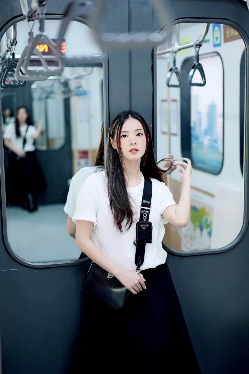Dù Midu diện đồ khá đơn giản nhưng vẫn khiến nhiều người phải ngưỡng mộ. Ảnh: Facebook Dù Midu diện đồ khá đơn giản nhưng vẫn khiến nhiều người phải ngưỡng mộ. Ảnh: Facebook