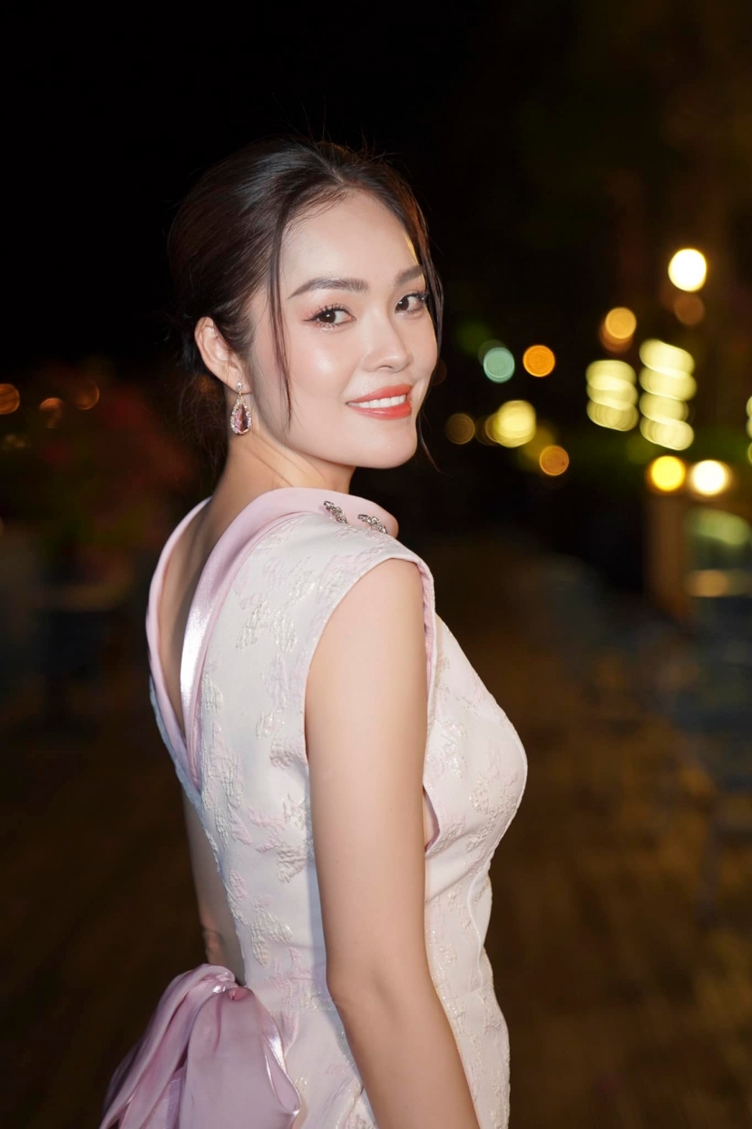 Dương Cẩm Lynh bức xúc trách cứ vợ mới của chồng cũ sau khi bị 'bay' mất hợp đồng 200 triệu - Ảnh 2 Dương Cẩm Lynh bức xúc trách cứ vợ mới của chồng cũ sau khi bị 'bay' mất hợp đồng 200 triệu - Ảnh 2