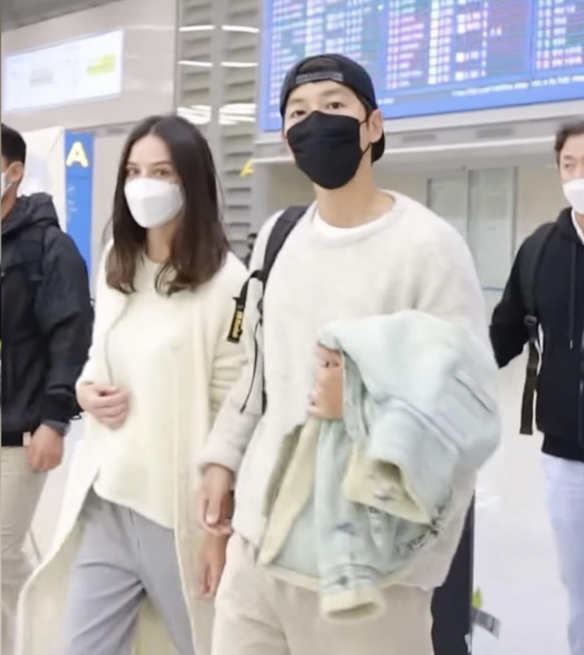 Song Joong Ki và bà xã ngoại quốc. Ảnh: Internet Song Joong Ki và bà xã ngoại quốc. Ảnh: Internet