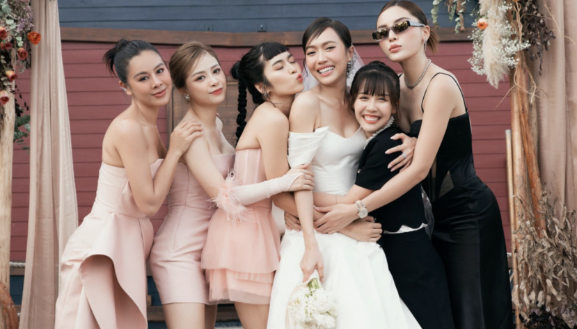 Sau chương trình Sao Nhập Ngũ, hội bạn thân của Diệu Nhi thường xuyên xuất hiện trong các sự kiện trọng đại của nhau. Ảnh: Facebook Sau chương trình Sao Nhập Ngũ, hội bạn thân của Diệu Nhi thường xuyên xuất hiện trong các sự kiện trọng đại của nhau. Ảnh: Facebook