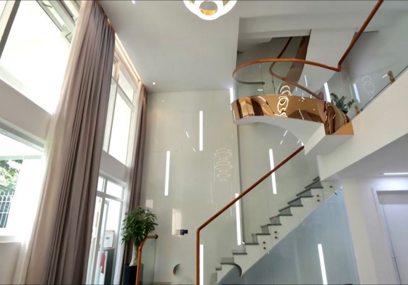 Những hình ảnh hé lộ về căn biệt thự của Thu Trang và Tiến Luật khiến dân tình trầm trồ. Ảnh: Facebook Những hình ảnh hé lộ về căn biệt thự của Thu Trang và Tiến Luật khiến dân tình trầm trồ. Ảnh: Facebook