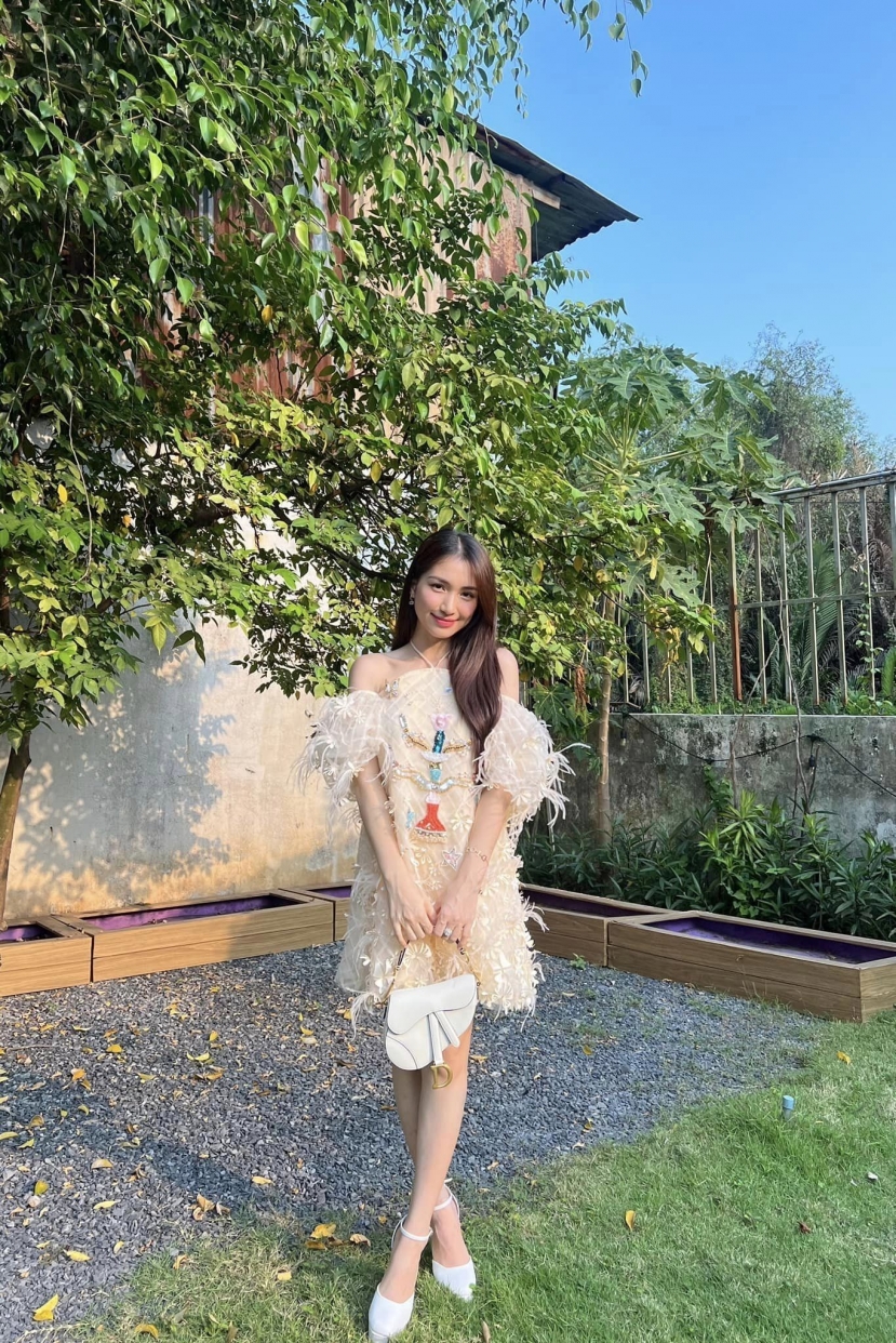 Hòa Minzy khoe hình ảnh xinh đẹp và hình ảnh đi chơi cùng quý tử dịp cuối tuần. Ảnh: Facebook Hòa Minzy khoe hình ảnh xinh đẹp và hình ảnh đi chơi cùng quý tử dịp cuối tuần. Ảnh: Facebook