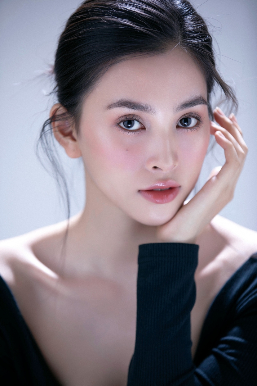 Thần thái sang chảnh của Tiểu Vy. Ảnh: Internet Thần thái sang chảnh của Tiểu Vy. Ảnh: Internet