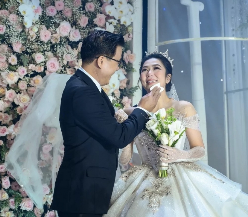 Cuộc hôn nhân của Thắng Ngô và Hà Thanh Xuân từng gây khá nhiều tranh cãi. Ảnh: Internet Cuộc hôn nhân của Thắng Ngô và Hà Thanh Xuân từng gây khá nhiều tranh cãi. Ảnh: Internet