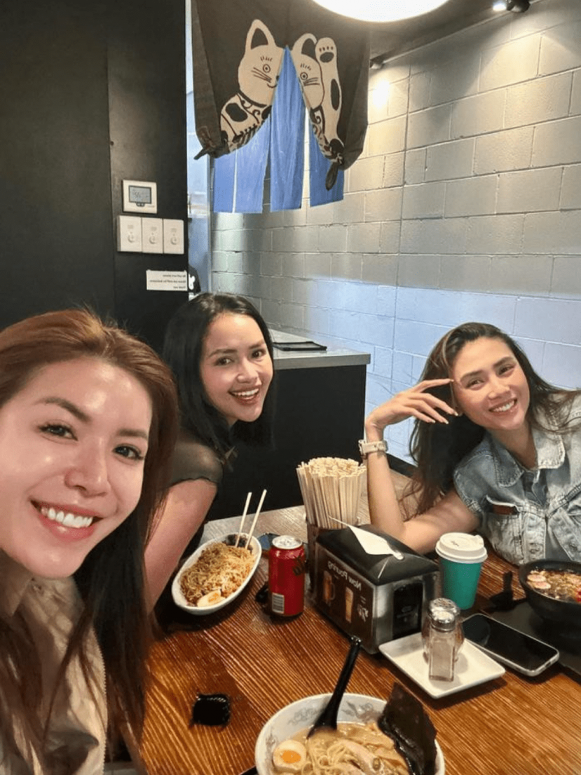 Hình ảnh mới đây của Ngọc Châu khiến nhiều người đặt ra nghi vấn cô phẫu thuật thẩm mỹ vì diện mạo gương mặt đơ cứng. Ảnh: Facebook Hình ảnh mới đây của Ngọc Châu khiến nhiều người đặt ra nghi vấn cô phẫu thuật thẩm mỹ vì diện mạo gương mặt đơ cứng. Ảnh: Facebook