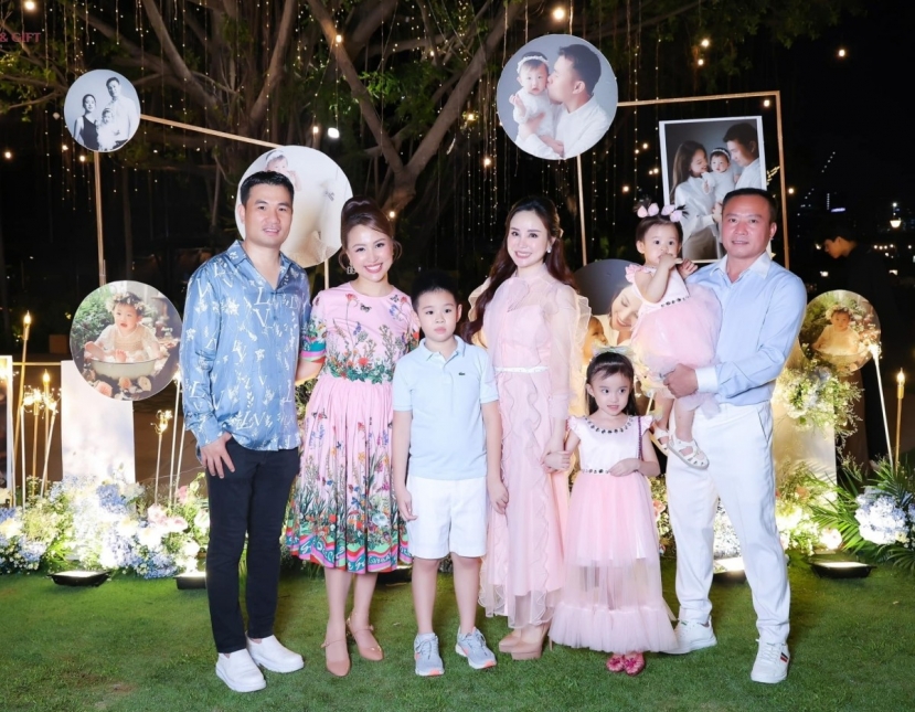 Hình ảnh Vy Oanh và gia đình xuất hiện tại buổi tiệc sinh nhật của bạn bè mới đây nhanh chóng thu hút sự chú ý. Ảnh: Internet Hình ảnh Vy Oanh và gia đình xuất hiện tại buổi tiệc sinh nhật của bạn bè mới đây nhanh chóng thu hút sự chú ý. Ảnh: Internet