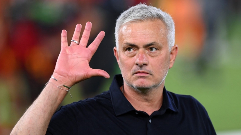 Mourinho liên tục dính thị phi trong thời gian gần đây. Ảnh: Getty Mourinho liên tục dính thị phi trong thời gian gần đây. Ảnh: Getty