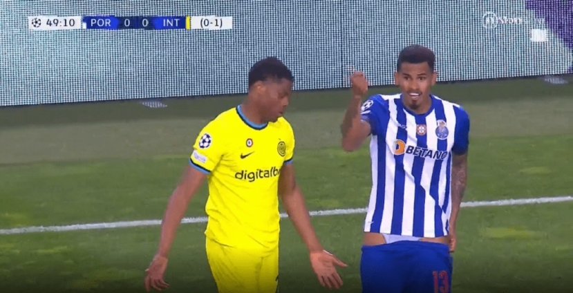 Galeno yêu cầu thẻ nhưng không có án phạt nào từ trọng tài chính. Ảnh: Talksport Galeno yêu cầu thẻ nhưng không có án phạt nào từ trọng tài chính. Ảnh: Talksport
