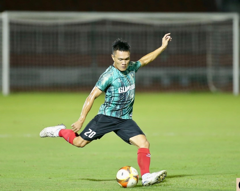 Quang Hùng từng là hậu vệ phải của U23 Việt Nam ở SEA Games 2013. Ảnh: FBNV Quang Hùng từng là hậu vệ phải của U23 Việt Nam ở SEA Games 2013. Ảnh: FBNV