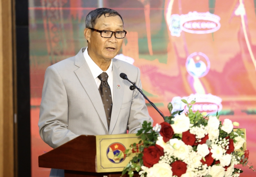 HLV Mai Đức Chung trong buổi lễ xuất quân. Ảnh: Thanh Niên HLV Mai Đức Chung trong buổi lễ xuất quân. Ảnh: Thanh Niên